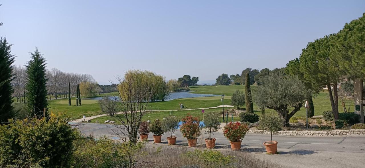 Charmant T2 Climatise Avec Belle Vue , Golf De Pont-Royal Mallemort Zewnętrze zdjęcie