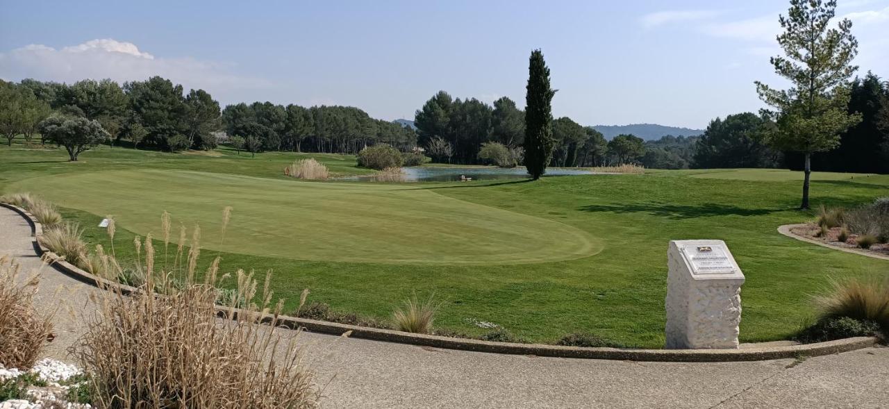 Charmant T2 Climatise Avec Belle Vue , Golf De Pont-Royal Mallemort Zewnętrze zdjęcie
